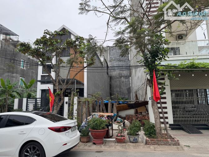 Bán lô 🇻🇳 Đất mặt chính ngõ 15 Khúc Thừa Dụ, Vĩnh Niệm. - Diện tích : 90m2 - Ngang 4.5m - 1