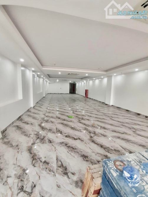 BÁN TOÀ VĂN PHÒNG MẶT PHỐ HOÀNG CẦU 210m2 - 11T THANG MÁY - MT 6.5m - 150 TỶ - 2 HẦM - KD - 1