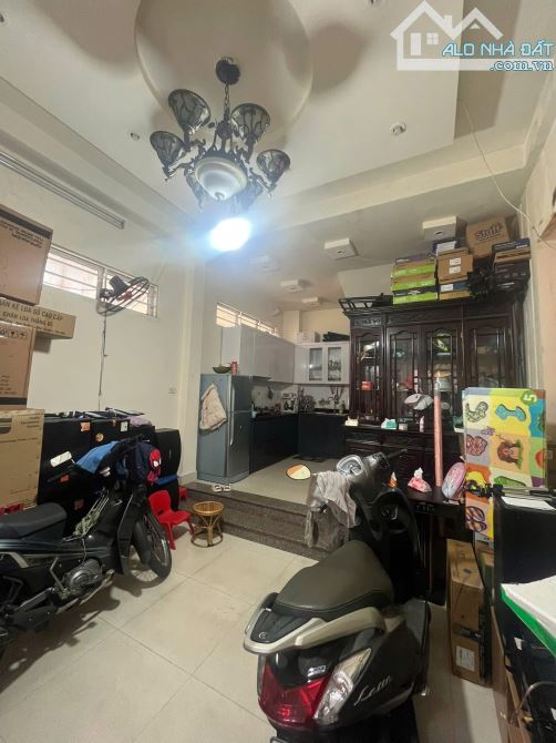 Bán nhà phố Đội Cấn - 25m2 - gần phố,oto đỗ cựa - ngõ thông,thoáng - 5,2 tỷ - 1