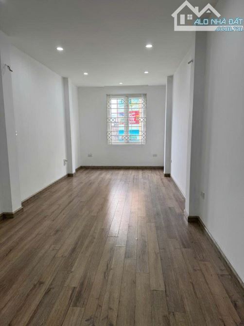 Nhỉnh 12 tỷ ô tô Tránh Nhau . 6 Tầng Thang Máy , Vỉa Hè Đá Bóng Tại trung Tâm Quận Đống Đa - 12