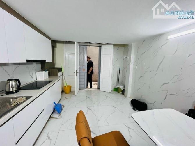 BÁN NHÀ 5 TẦNG DÂN XÂY Ở CỰC SƯỚNG, GẦN HỒ TÂY , NHÀ TRONG NGÕ 89 LẠC LONG QUÂN GIÁ 5.7 TỶ - 2