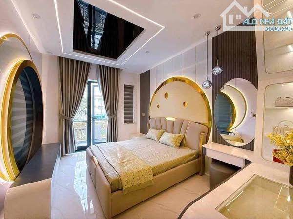 QUẬN 3 PHƯỜNG 3 - BÁN NHÀ 5 TẦNG MẶT TIỀN LÔ GÓC; NGAY KHU BÀN CỜ - 2