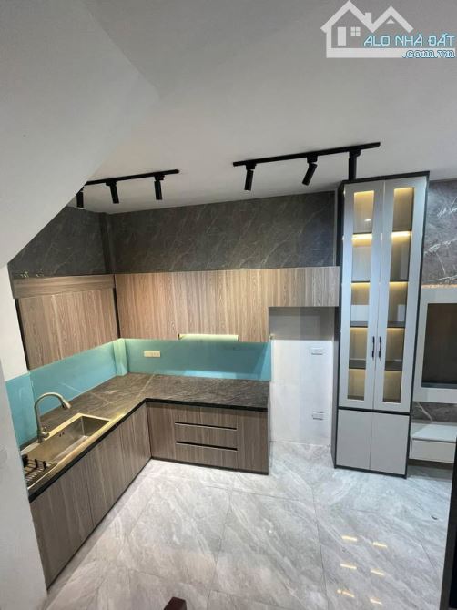 Bán nhà Tam Khương, Đống Đa 30m², 6 tầng ô chờ thang máy, vài bước ra phố 8.5 tỷ - 2