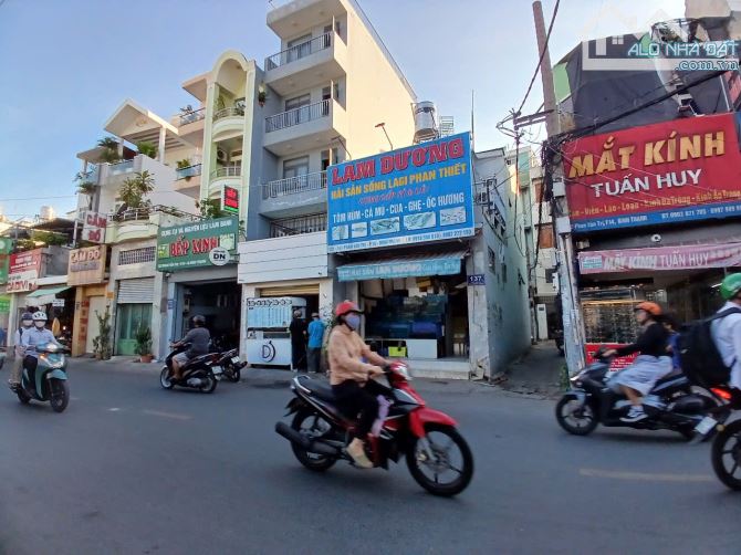 GÓC 3 MẶT TIỀN PHAN VĂN TRỊ - P14 - 63m2- 3T - 12.8 Tỷ  - VỊ TRÍ CỰC ĐẸP GẦN LÊ QUANG ĐỊNH - 2
