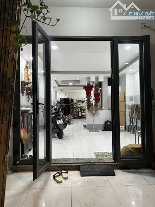 BÁN NHÀ NGAY LÊ VĂN QUỚI - BÌNH TÂN - LÔ GỐC - 3 TẦNG - 50M2  - HẺM XE HƠI - 3.X TỶ TL - 2