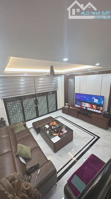 SIÊU PHẨM NGUYỄN VĂN CỪ LONG BIÊN LÔ GÓC 70m 4 tầng - 2
