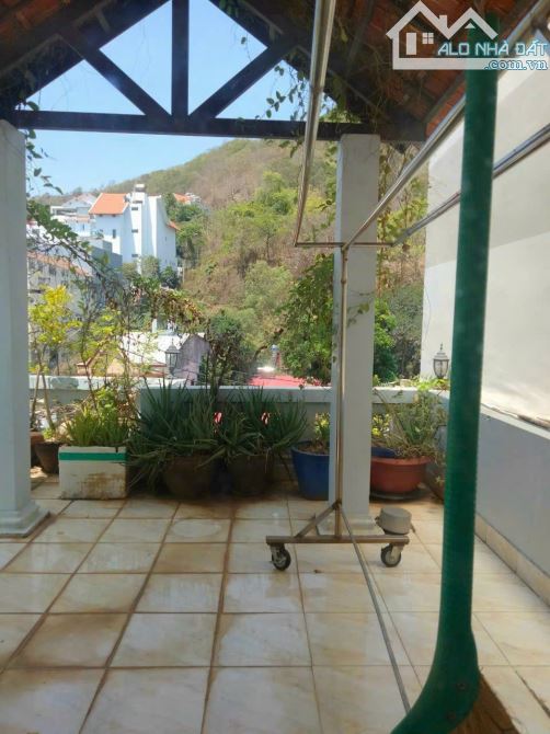 Bán Nhà 1 Trệt 3 Lầu Mặt Tiền Đường Phan Chu Trinh 93M2 (5.2x18) - Giá: 14Tỷ - 2