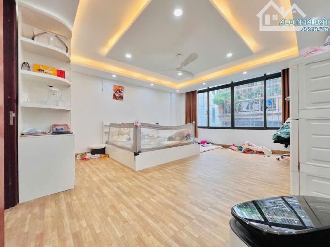 Cho thuê căn hộ Tập thể tầng 3 Phố Kim Liên, 73m2, 2 ngủ, ở hộ GĐ, 10 Triệu - 2