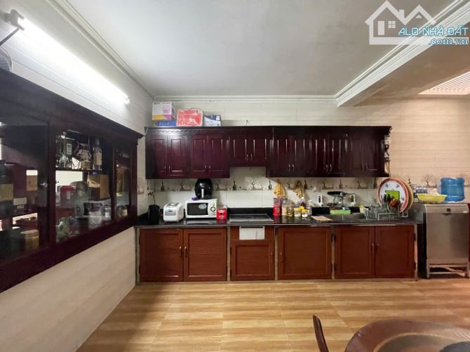 Mặt đường Bạch Đằng - 63,6m2 - MT 5,3m - vỉa hè rộng - giá tốt 11 tỷ - 2
