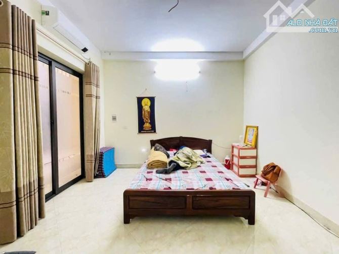 BÁN NHÀ ĐỊNH CÔNG - NHÀ ĐẸP Ở NGAY - GẦN PHỐ - NGÕ NÔNG RỘNG - 2