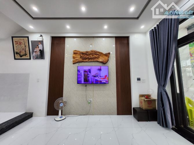 🍀🍀NHÀ MẶT TIỀN SÁT BIỂN 2 TẦNG XÂY FULL MỚI TOANH - VỪA Ở VỪA ĐẦU TƯ - TIỀM NĂNG - 2