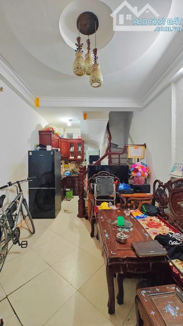 Bán nhà Nam dư vị trí: Đẹp, ngõ thông, 40m ra ô tô tránh, khu vực tiện ích đầy đủ, trường - 2