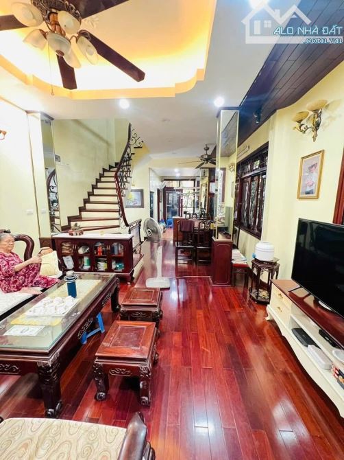 Phân lô Trần Quốc Hoàn - Cầu Giấy. 3 mặt tiền, ô tô tránh - kinh doanh - nhỉnh 18 tỷ - 2