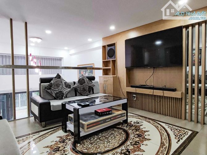 Nhà đẹp 3 tầng hẽm xe tải 1 sẹt - DT30m2 - Sổ đẹp nở hậu tài lộc CHƯA ĐẾN 4 ĐỒNG - 2