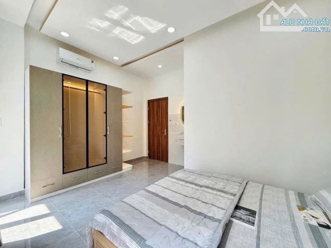 Đi nước ngoài định cư bán gấp nhà ở đường Thạch Thị Thanh, phường Tân Định, quận 1, giá 2 - 2
