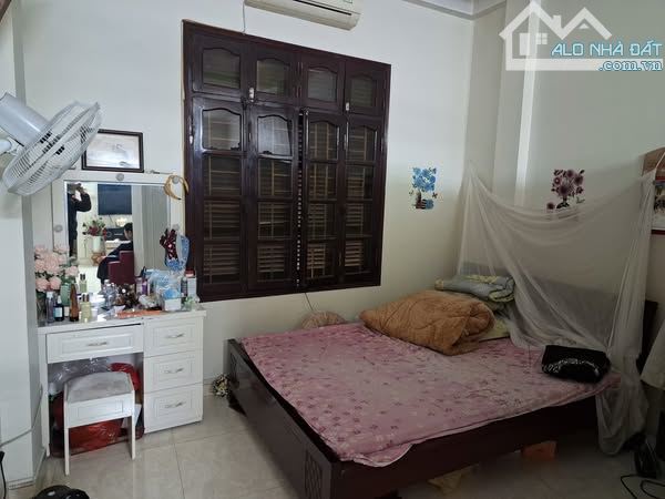 Ngõ 59 Hoàng Cầu, Oto vào nhà, 2 thoáng, Sát Quận ủy. 49m2x3t, MT 3.8m. 13.5 tỷ! - 2