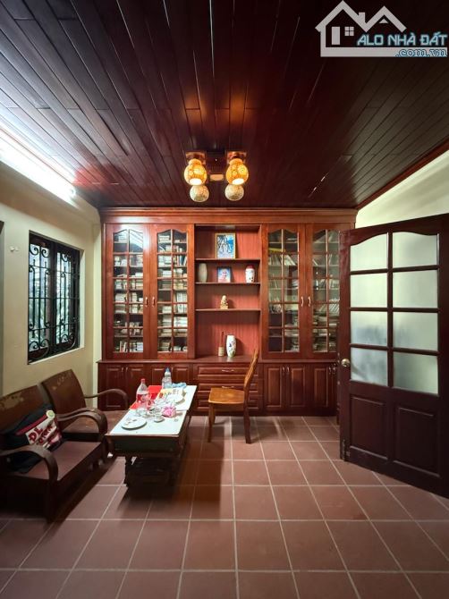 NHÀ 5T PHÂN LÔ CỰC VIP PHỐ TRẦN QUỐC HOÀN CẦU GIẤY 3 THOÁNG ÔTÔ TRÁNH 55M2 MT 9.7M 18 TỶ - 2