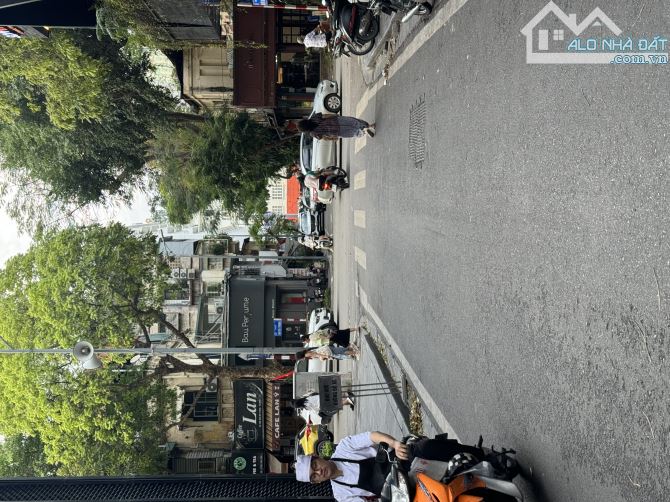 Bán nhà mặt phố Hai Bà Trưng Hoàn Kiếm  lô góc 1 mặt phố 1 mặt ngõ vỉ hè rộng mặt tiền 13m - 2