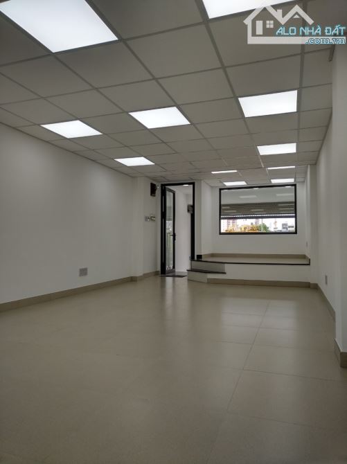Toà nhà văn phòng 4x20m, hầm 4 tầng sàn trống ngay Lương Định Của, P. An Phú - 2
