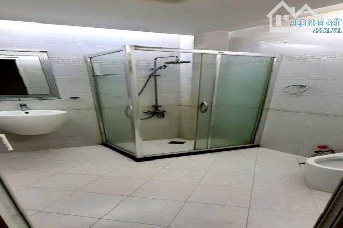 Bán gấp ở ngay, nhà 4 tầng, hẻm 2 xe hơi tránh nhau, Yên Thế, sát Sân Bay ! - 2