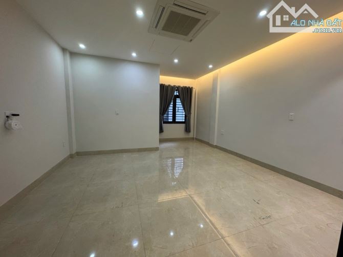 BÁN NHÀ 3 TẦNG MƠI ĐẸP TRỤC CHÍNH NGUYỄN PHƯỚC LAN ,HOÀ XUÂN, MỞ MẮT LÀ THẤY TIỀN - 2