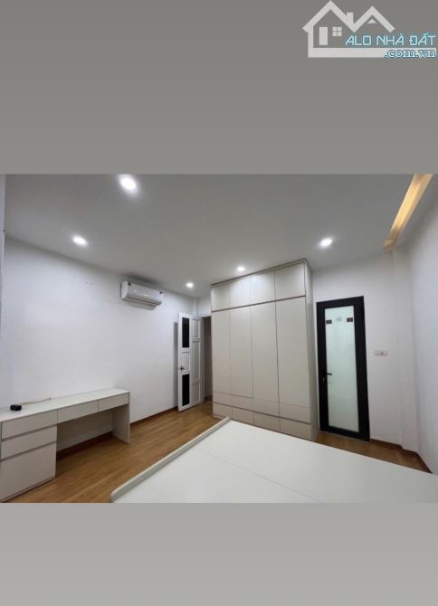 BÁN  GẤP NHÀ ĐẸP . GÀ ĐẺ trứng vàng  . doanh thu 800 Triệu/ năm . 14 phòng khép kín - full - 2
