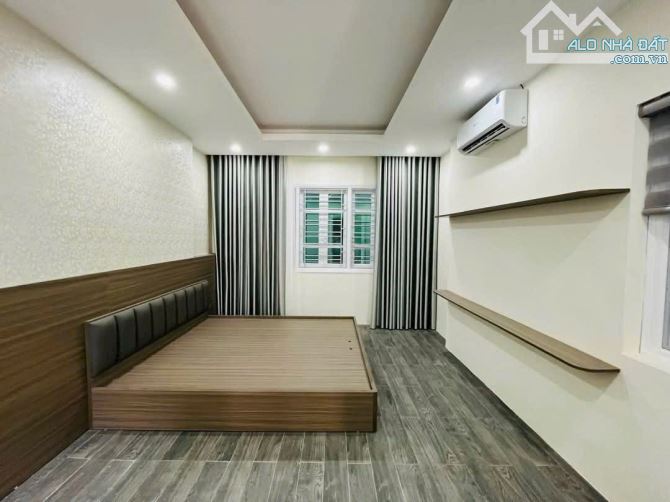 BÁN NHÀ LẠC LONG QUÂN- CẦU GIẤY- DT: 27/30M, 5 TẦNG, MT 3.8M, GIÁ 5.7 TỶ - 2