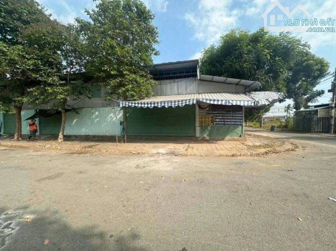Bán đất+3 căn nhà Hoàng Long thị trấn Bến Lức Long An - 2