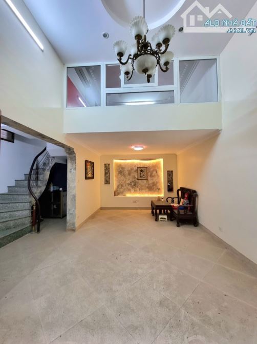 Bán nhà Hoàng Mai, 30m ra ngõ ô tô, có sân để xe, 56m2, hơn 10 tỷ - 2