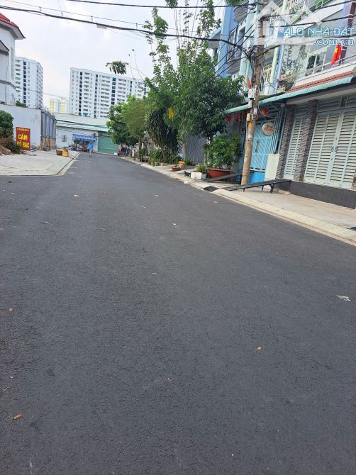 BÁN LÔ ĐẤT ĐẸP – VIEW CÔNG VIÊN THOÁNG MÁT – QUẬN 8
Diện tích: 5x20m (vuông vức, xây - 2