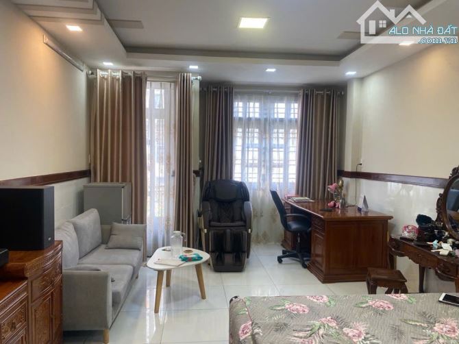 BÁN NHÀ 4 TẦNG ĐẸP – SÁT CÔNG VIÊN THOÁNG MÁT – QUẬN 8
Diện tích: 5x20m, giá 9.6 tỷ - 2