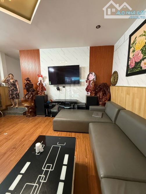 BÁN NHÀ MẶT TIỀN GÁC LỬNG- 90m2- NGANG 5m- CÁCH BẾN XE ĐÀ NẴNG CHỈ 700M- 3,x Tỷ - 2