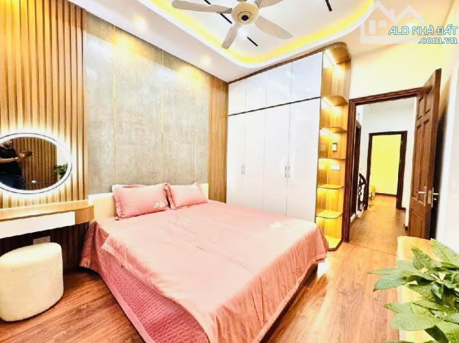 Nhà đẹp Cầu Giấy - 42m2 - Full nội thất trang trọng - hiếm trong phân khúc - Nhỉnh 8 tỷ - 2
