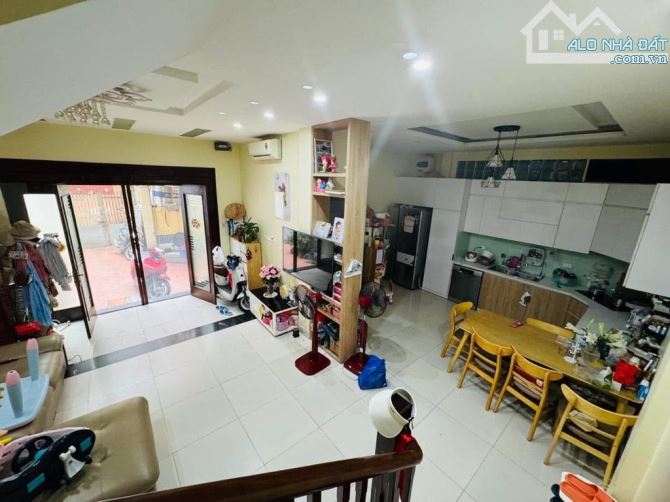 Siêu hiếm Đống Đa nhà gần phố ở ngay thoáng sáng trước nhà c vs ó sân để xe phải thật nhan - 2