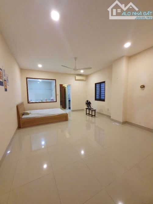bán nhà phố khu bàn cơ 4 tầng 123m2 ngang 9m giá 15 tỷ mặt tiền đường Âu Cơ - 2