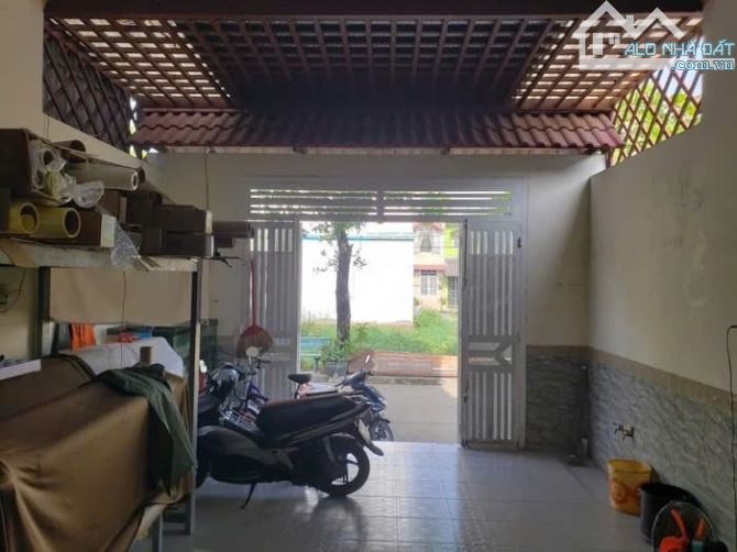 Nhà 3 tầng hẻm 7m khu phân lô đồng bộ đường HÀ HUY GIÁP phường THẠNH LỘC Q12. dt 120m²(5m - 3