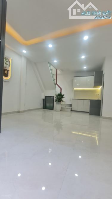 BÁN NHÀ HƯNG PHÚ QUẬN 8- NGANG 4.2M - 4 TẦNG BTCT KIÊN CÓ 1 BƯỚC RA MẶT TIỀN - NHỈNH 4 TỶ - 3