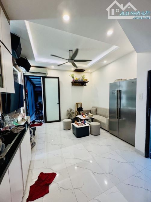 BÁN GẤP NHÀ 225 M2-4 T- MT 12 - PHỐ HUẾ - HAI BÀ TRƯNG VỊ TRÍ ĐẸP GIÁ TỐT ĐẦU TƯ - 84 TỶ - 3