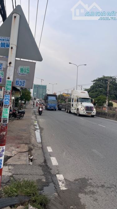 CẦN BÁN NHÀ MỚI Ở NGAY, GARA Ô TÔ NGỦ TRONG NHÀ, CẠNH QUỐC LỘ 1K, LINH XUÂN CHỈ HƠN 5 TỶ - 3