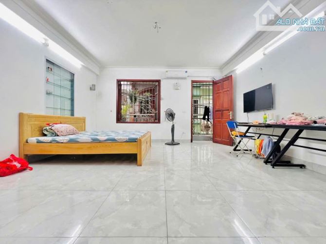 Cho thuê căn hộ Tập thể tầng 3 Phố Kim Liên, 73m2, 2 ngủ, ở hộ GĐ, 10 Triệu - 3