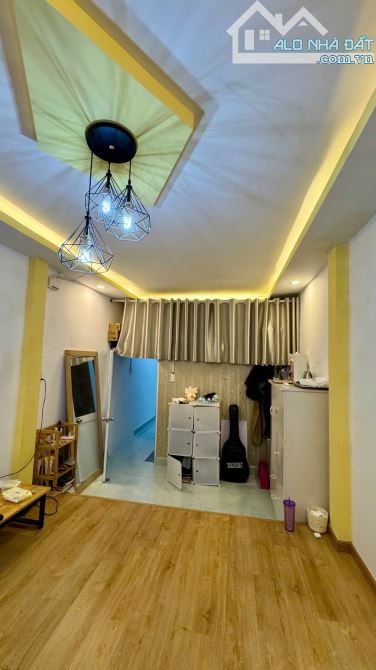 Bán nhà Điện biên phủ dt  40 m2  ngang 3.37 m  2 tầng giá chỉ 2.45tỷ - 3
