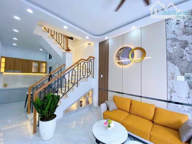 BÁN NHÀ 5 TẦNG, 5P.NGỦ - HẺM XH - DƯƠNG THỊ GIANG - TTN, Q12 - GIÁ 6,6TỶ - 3