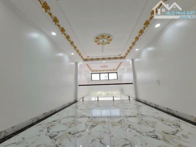 - Bán nhà đường Trung Kính, sát phố, nội thất xịn sò, 39m2, 8.8 tỷ. - 3