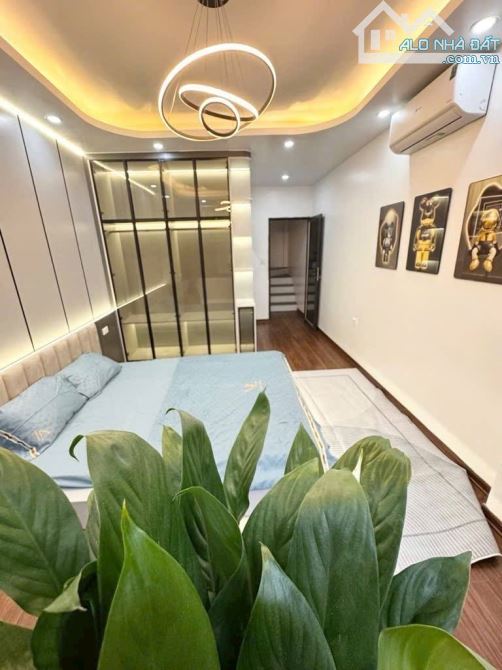 - Bán nhà đường Trung Kính, sát phố, nội thất xịn sò, 42m2, 9 tỷ. - 3