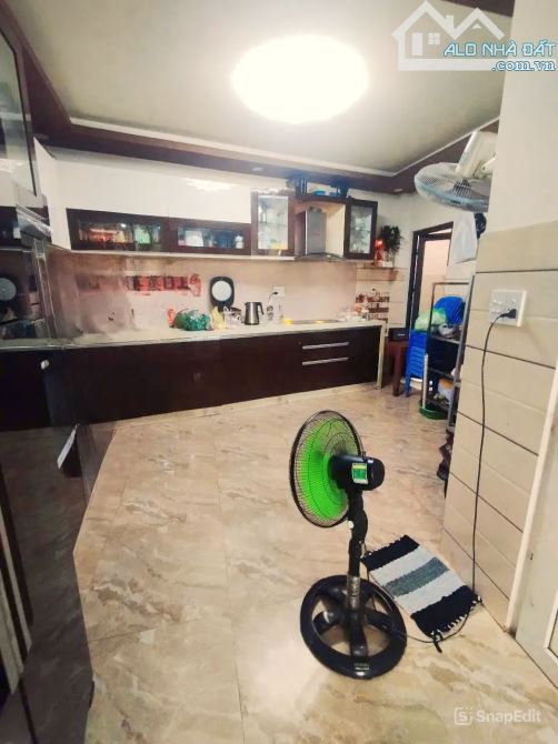 Bán nhà (4.5x12.5) 5 tầng Âu Dương Lân Q8, lô góc - Nhiều phòng - Hẻm thông rộng - 3