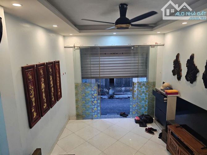 Bán nhà 3 tầng full nội thất sát đường cầu tứ liên tại Mai lâm Đông Anh - 3