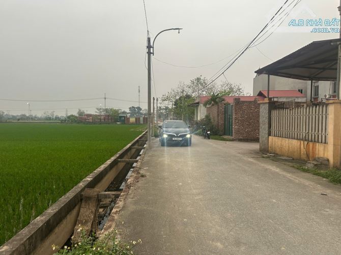 Bán đất giãn dân siêu đẹp, tặng nhà bìa làng Hương Trầm, đối diện X1 Thụy Lâm, gần dự án V - 3