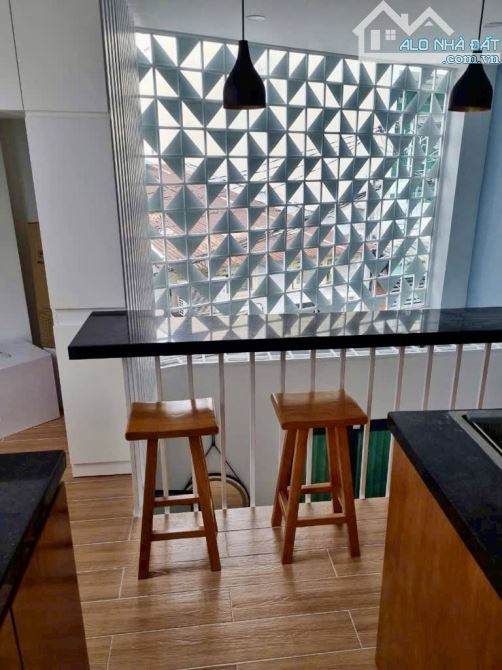 BÌNH THẠNH P.7 🏠ĐẸP VỚI MẪU THIẾT KẾ ĐẶC BIỆT 5 TẦNG 💰 CHỈ NHỈNH 4 - 3