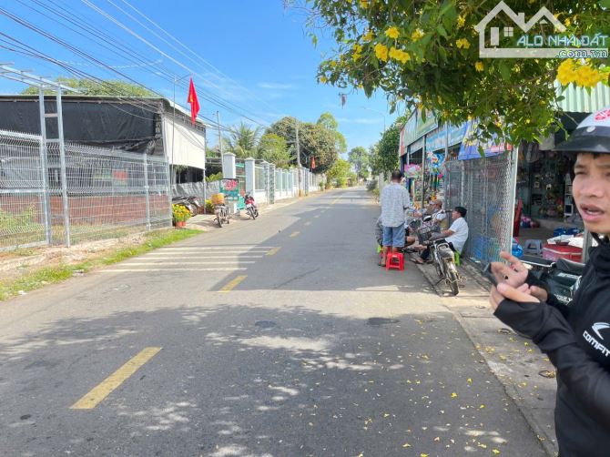 MỘT LÔ ĐẤT LÀM BIỆT THỰ NHÀ VƯỜN , mặt tiền kinh doanh buôn ban sầm uất.  Dt 410 m đã có s - 3