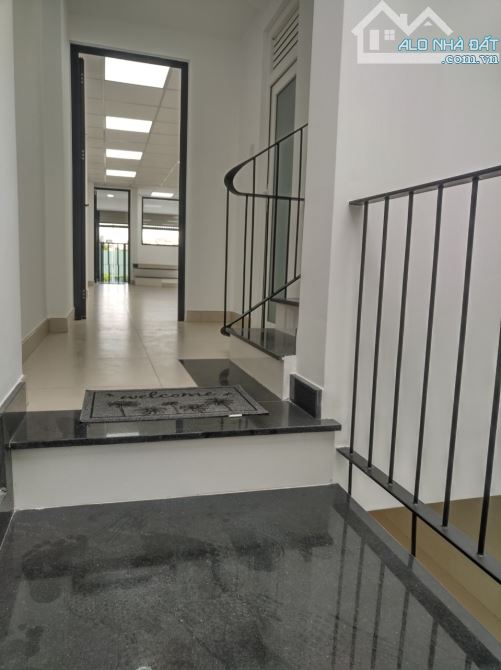 Toà nhà văn phòng 4x20m, hầm 4 tầng sàn trống ngay Lương Định Của, P. An Phú - 3